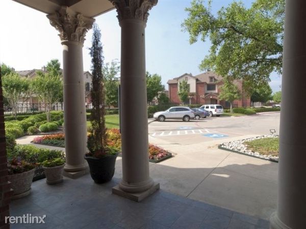 Building Photo - 6250 Rosewood Dr