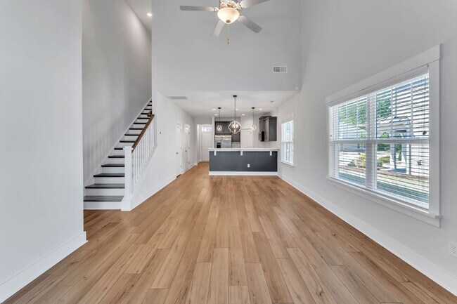Foto del edificio - Elegant 3 Bed / 2.5 Bath Luxury Townhome + Bonus Room in Indigo Pointe with Main-Level Primary Su...