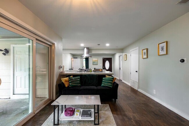 Foto del edificio - 1707 Deerfield Dr