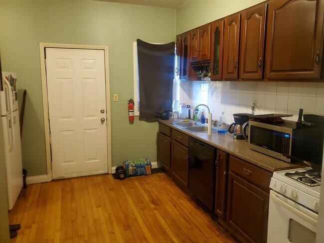 Foto del edificio - 2552 N Hamlin Ave