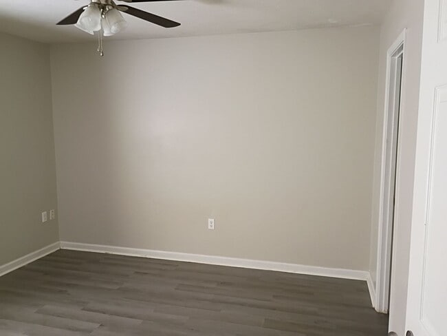 Building Photo - 119 Autumn Cove