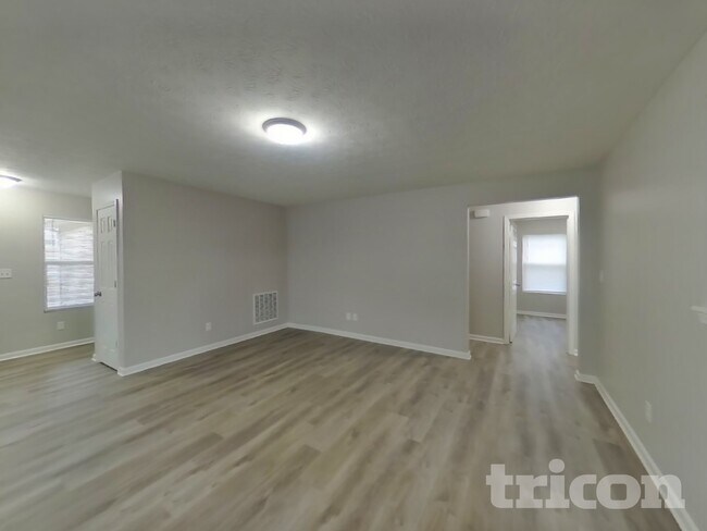 Foto del edificio - 7925 Liberty School Ln