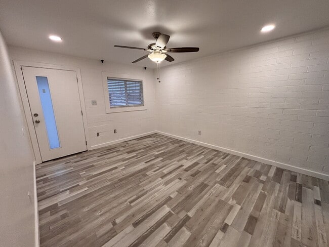 Building Photo - Coming Soon! One Bedroom Near Old Town Sco...