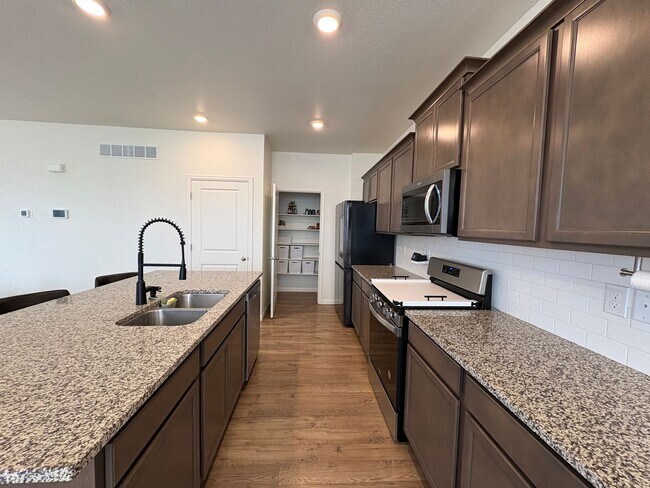 Building Photo - 10417 Castor Dr