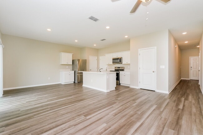 Building Photo - 887 Kings Pine Ct