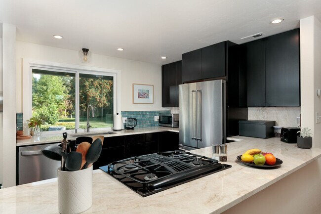 Foto del edificio - 4264 Belmont Dr