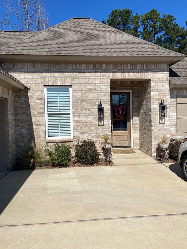 Building Photo - 228 Oak Alley Dr