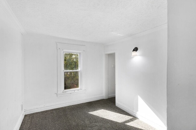 Photo - Centrally Located to Downtown Lansing Apartment