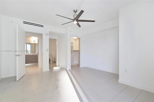 Foto del edificio - 1756 N Bayshore Dr
