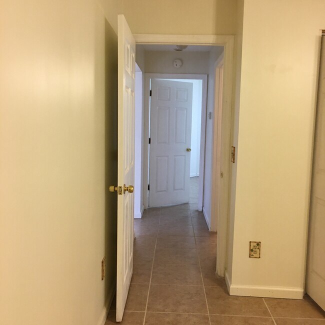 Foto del edificio - 120 River Shores Rd