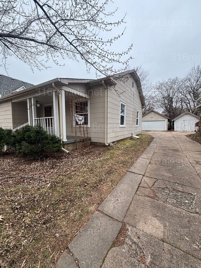 Foto del edificio - Two bed, Two Bath, fully fenced backyard rental available now!