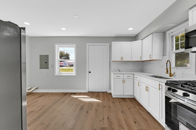 Building Photo - Houston Avenue