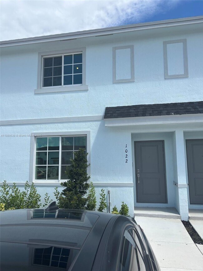 Foto del edificio - 1022 W Davis Pkwy