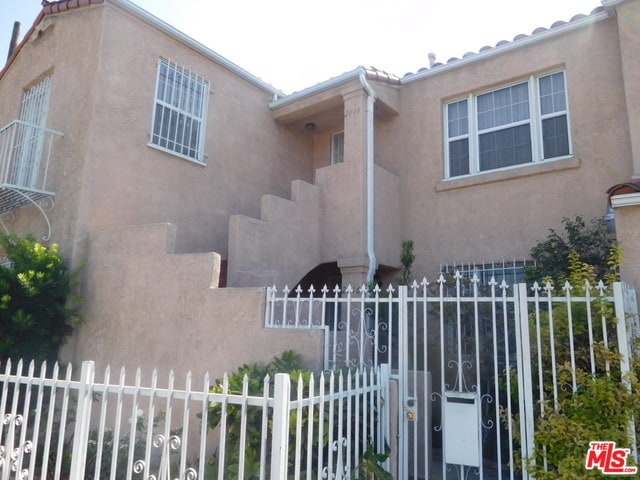 Primary Photo - 2816 S La Brea Ave