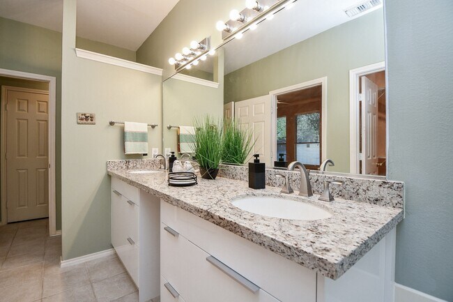 Foto del edificio - 4202 Creek Hollow Ln