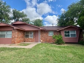 Building Photo - 4619 SW I Ave