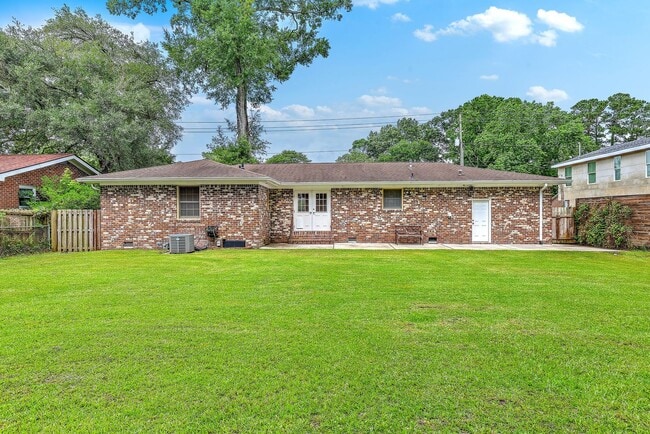Available Now: Brick Ranch in West Ashley'... - Available Now: Brick Ranch in West Ashley'... House
