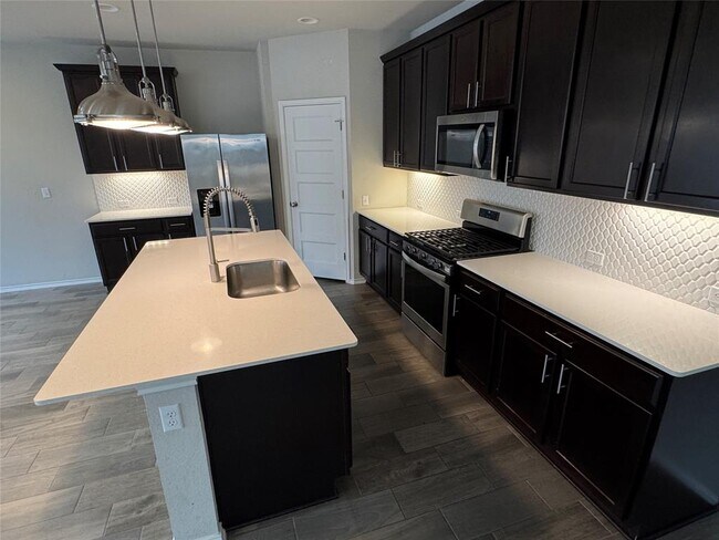 Foto del edificio - 13505 Feldspar Dr