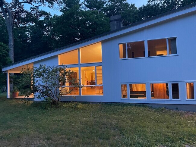 Building Photo - 60 Shaw Dr