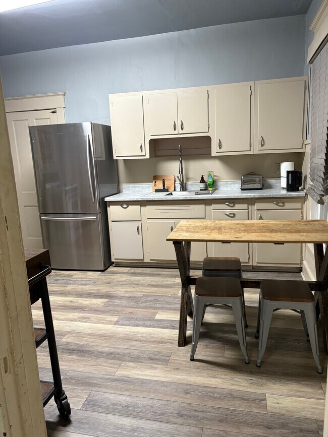 Cocina - 302 W Illinois St