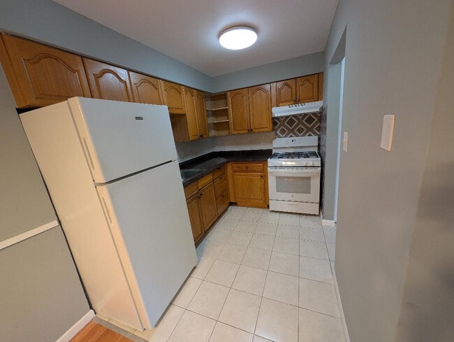 Building Photo - 5858 W 87th St