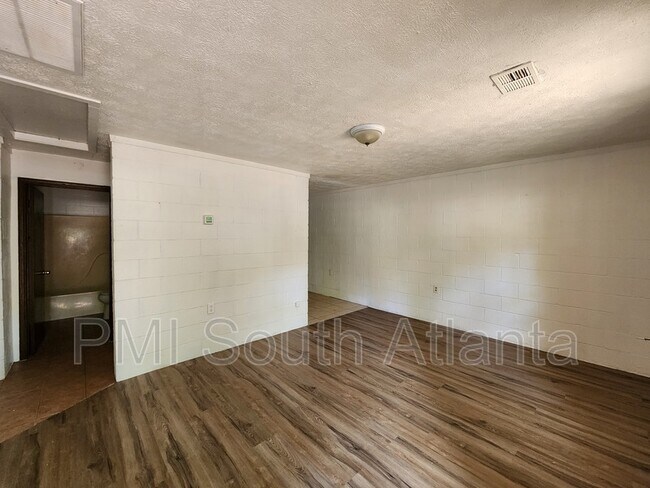 Foto del edificio - 131 Callie Rd