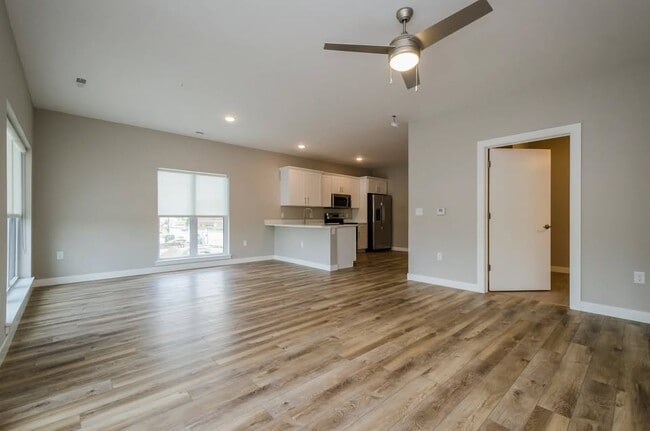 Building Photo - 304 1st Ave
