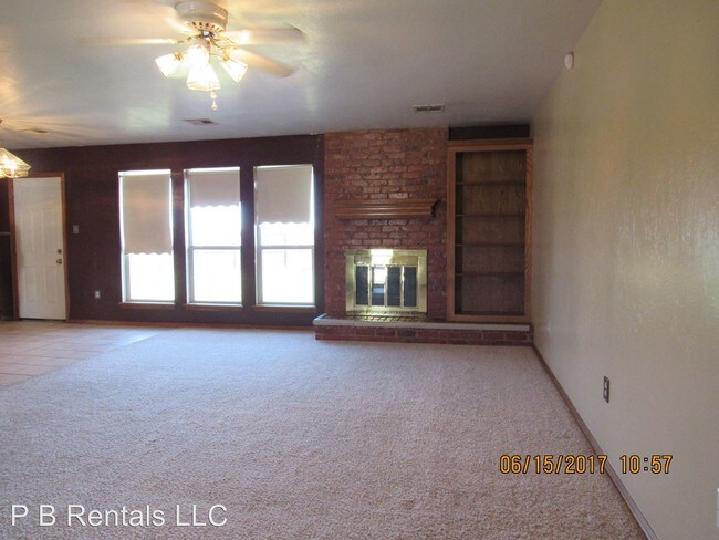 Building Photo - 3 br, 2 bath House - 4407 SW Parkway Drive