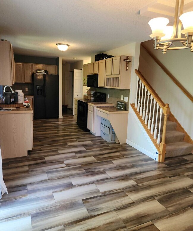 Foto del edificio - Ready to go forest lake 3 bed 4 bath townhouse!