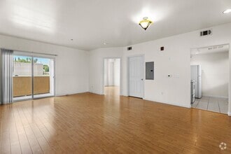 Building Photo - 411 S Garfield Ave