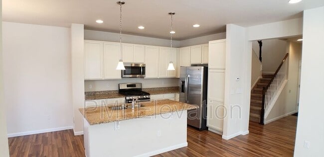 Foto del edificio - 566 E Dry Creek Pl