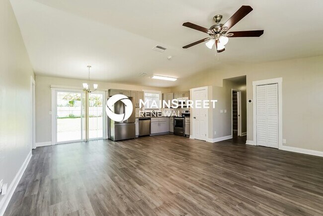 Foto del edificio - 3 Bedroom Pet-Friendly Home in CAPE CORAL, FL with Main Street Renewal