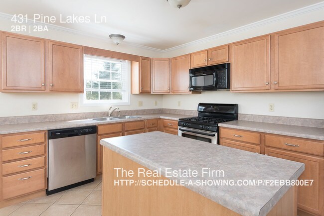 Foto del edificio - 431 Pine Lakes Ln