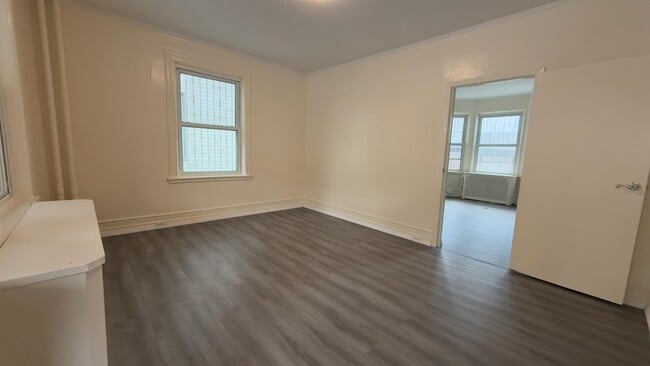 Building Photo - 2521 John F. Kennedy Blvd