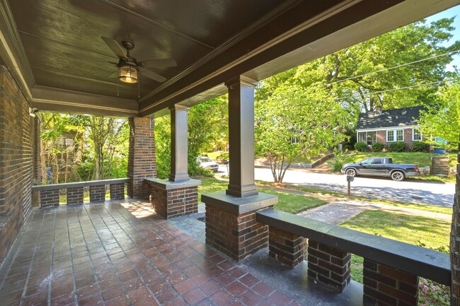 Foto del edificio - 506 Mellview Ave SW