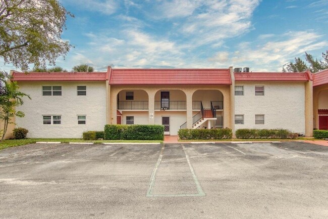 Building Photo - 223 Lake Frances Dr