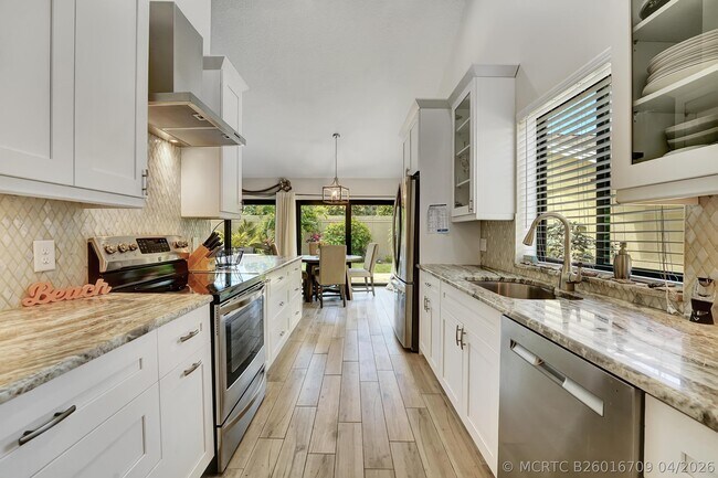 Foto del edificio - 118 Ridge Rd