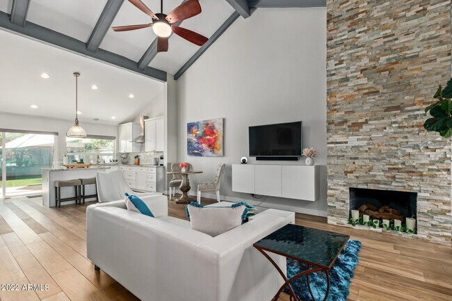 Building Photo - 5764 N Scottsdale Rd