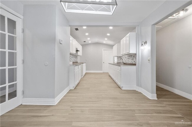 Building Photo - 22 E Samano St