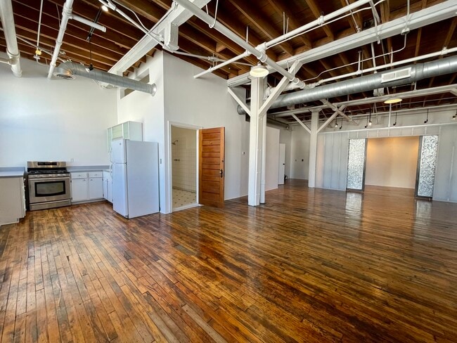 Building Photo - 1800 Central St