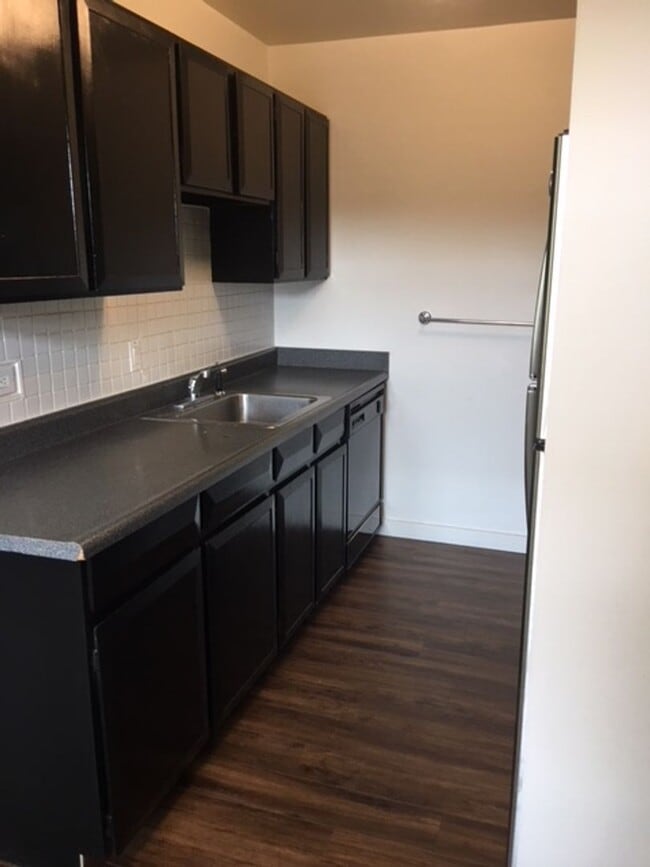 Photo - 830 20th St Apartment