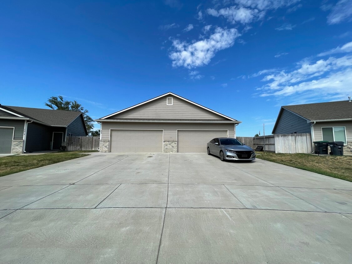 400 S Twin Pines Ave Unit Twin Pines, Haysville, KS 67060 Condo for