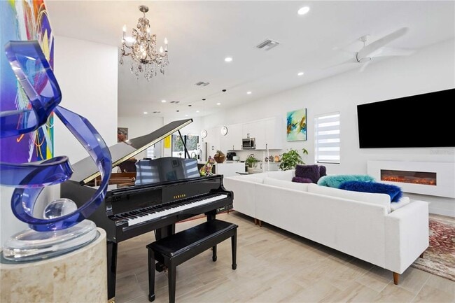 Building Photo - 7520 N Coolidge Ave