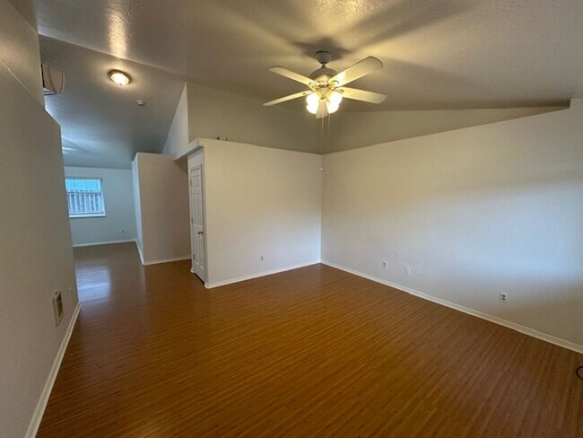 Foto del edificio - Duplex for rent