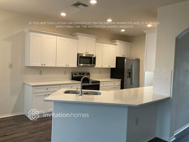 Foto del edificio - 1408 Red River Dr