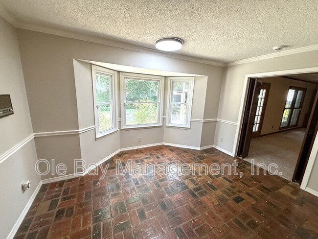 Building Photo - 6605 Chimney Top Dr S