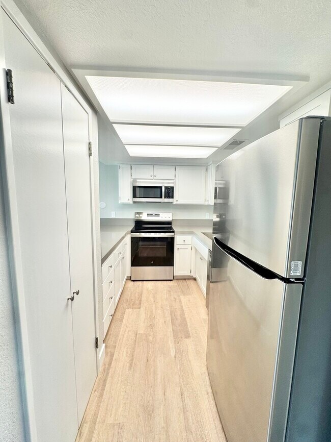 Building Photo - Beaitifully updated 2 bedroom 1.5 bathroom...