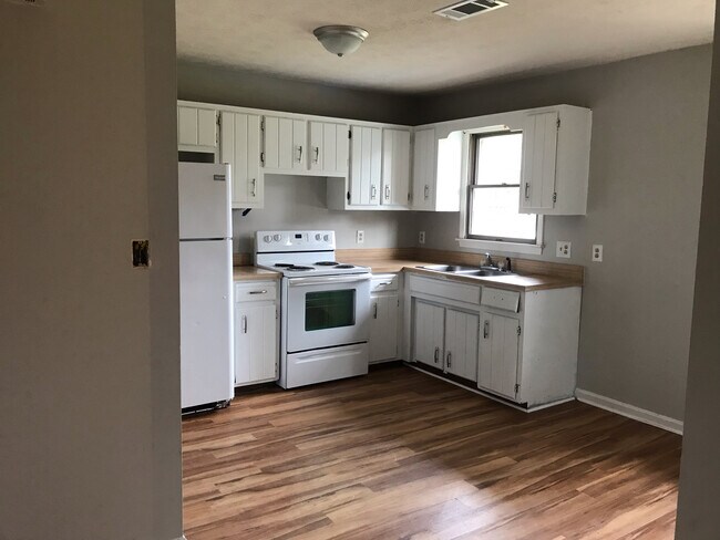 Building Photo - 104 Bluebird Ct