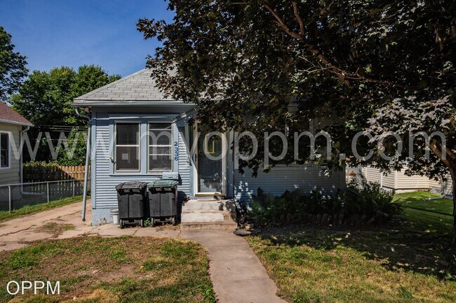 Building Photo - 2 br, 1 bath House - 2336 N 65 Ave