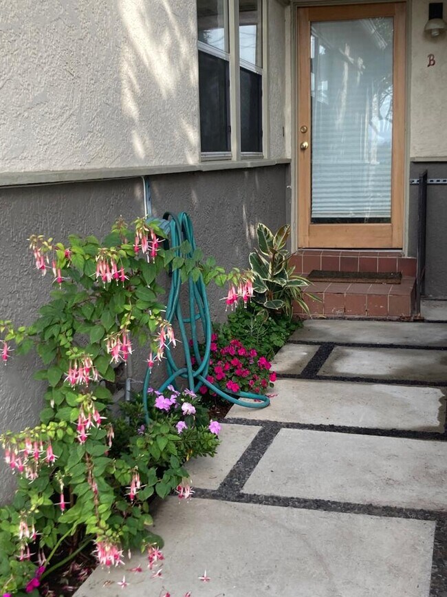 Ground floor unit very private - 2234 Delaware Ave